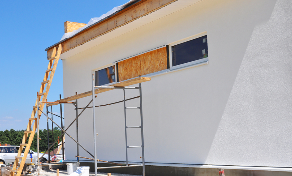synthetic stucco being applied to the wall